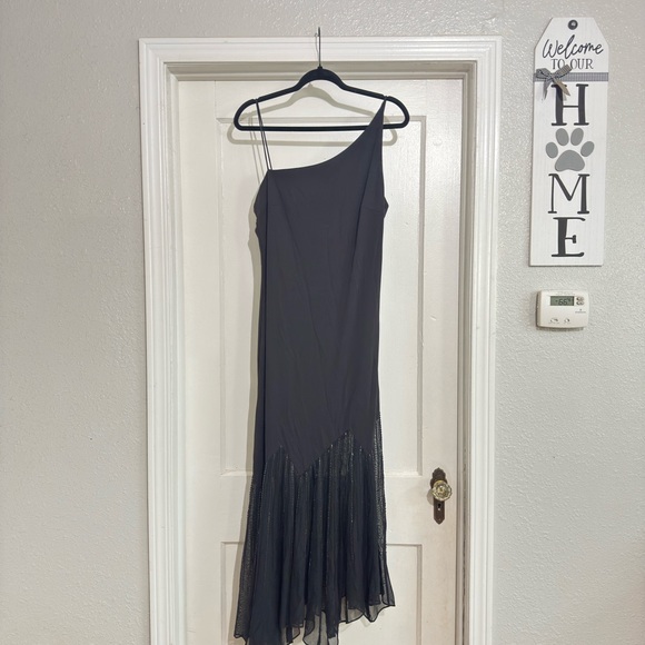 Chic One-Shoulder Black Maxi Dress - Picture 1 of 3